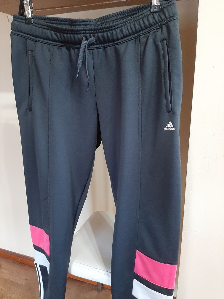 Adidas, Nike, Uniqlo.
