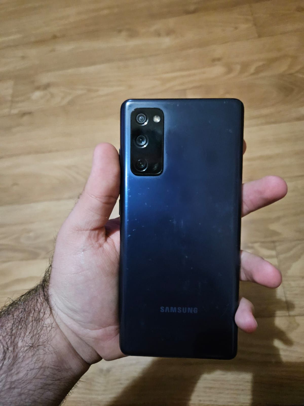 Продам телефон S20 Fe
