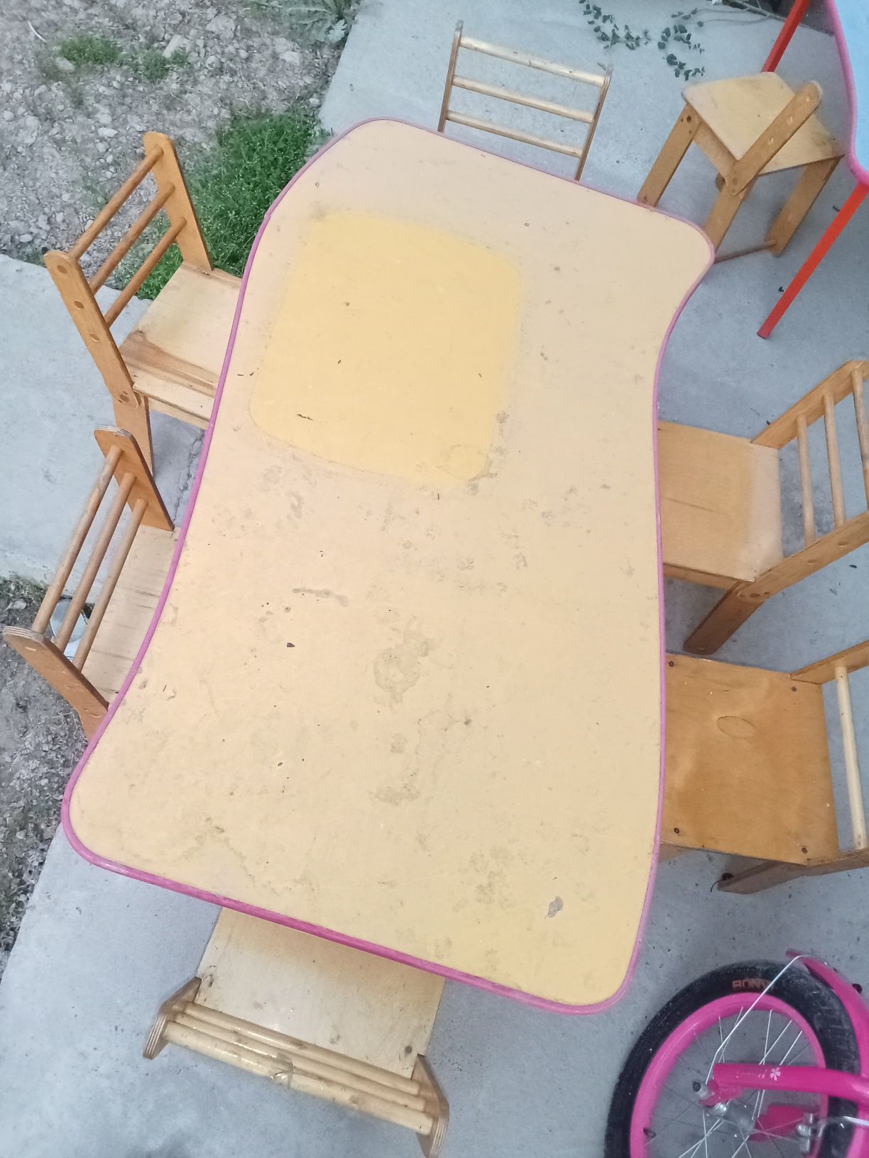Bogʻcha uchun stol stuchalar stul 21 ta , stol 4 ta rangli.