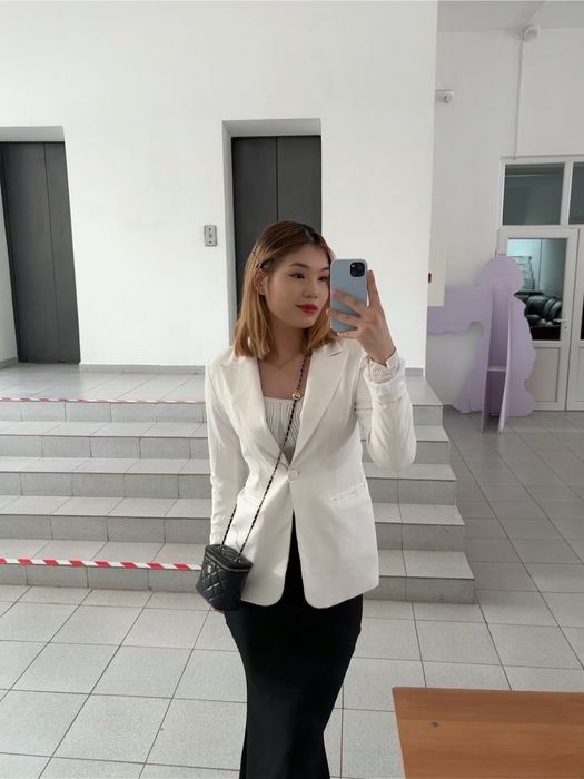 Белый костьюм 42 размер 5000 тг