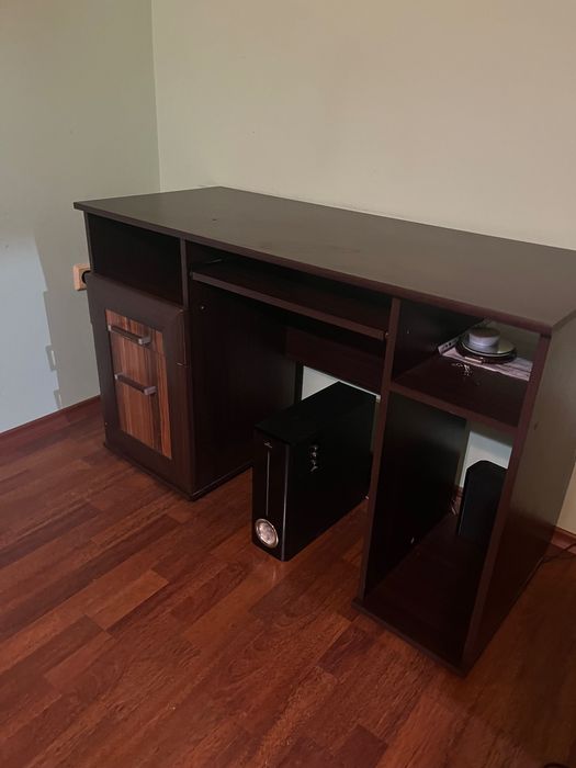 Бюро в много запазен вид .