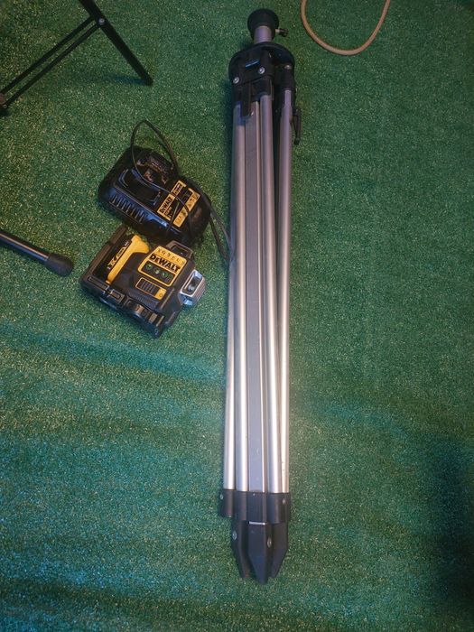 Laser dewalt cu linii verzi