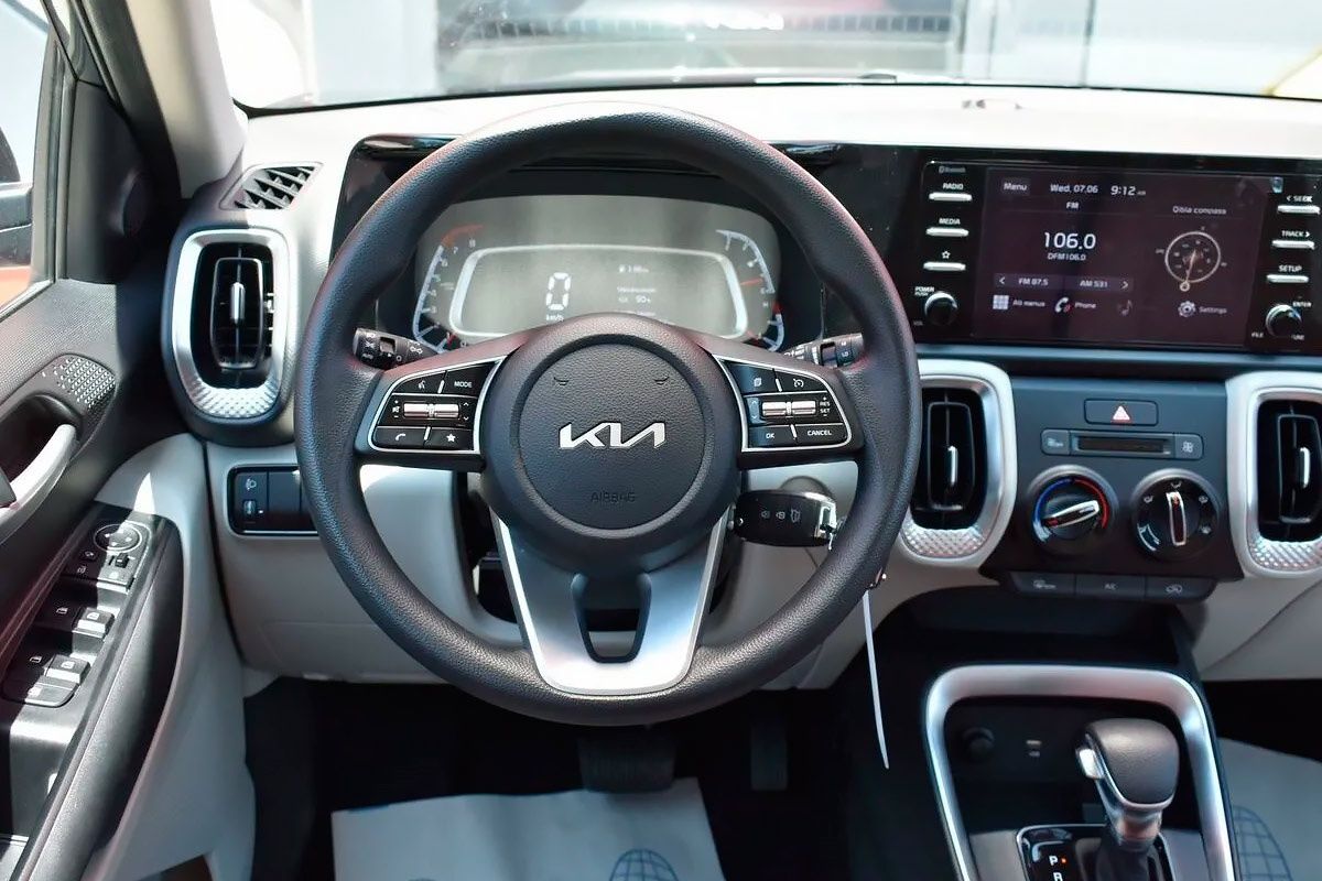 Kia sonet 1-pozitsiya