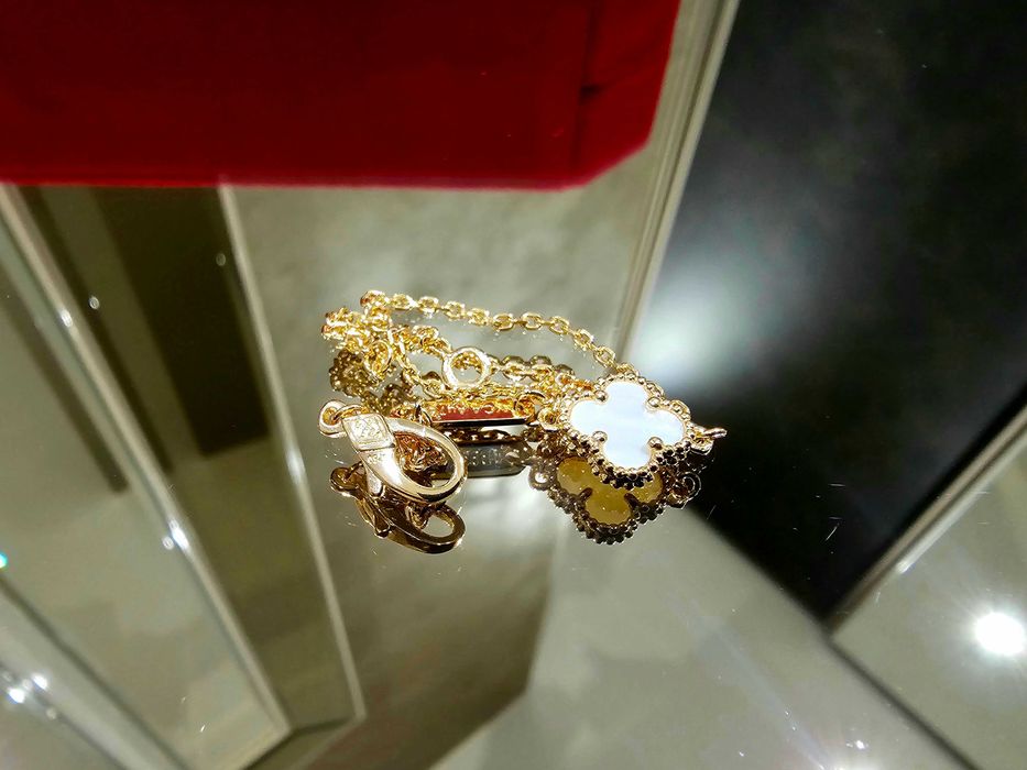 Van Cleef & Arpels VCA Rose Mother Sweet Alhambra Clover Дамска Гривна