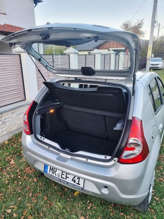 VW Dacia Sandero 1.6 i / 2010 / Clima  / 2700 €