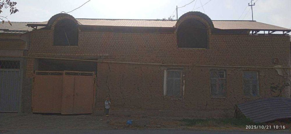 TUZEL3 METRO OLDIDA  3minut 4sotik er hovli uy kvartira arzon sotiladi