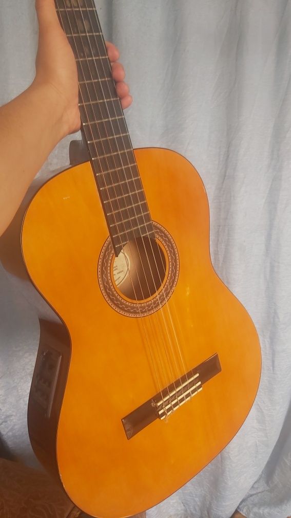 Gitara VALENCIA 40