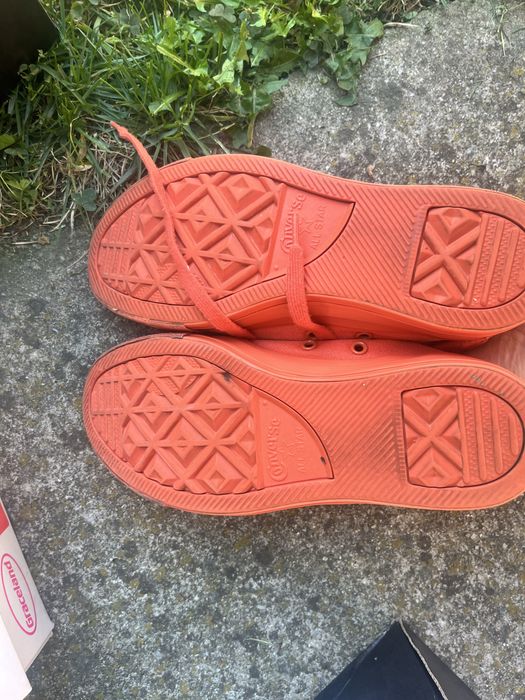 Vând adidasi Converse