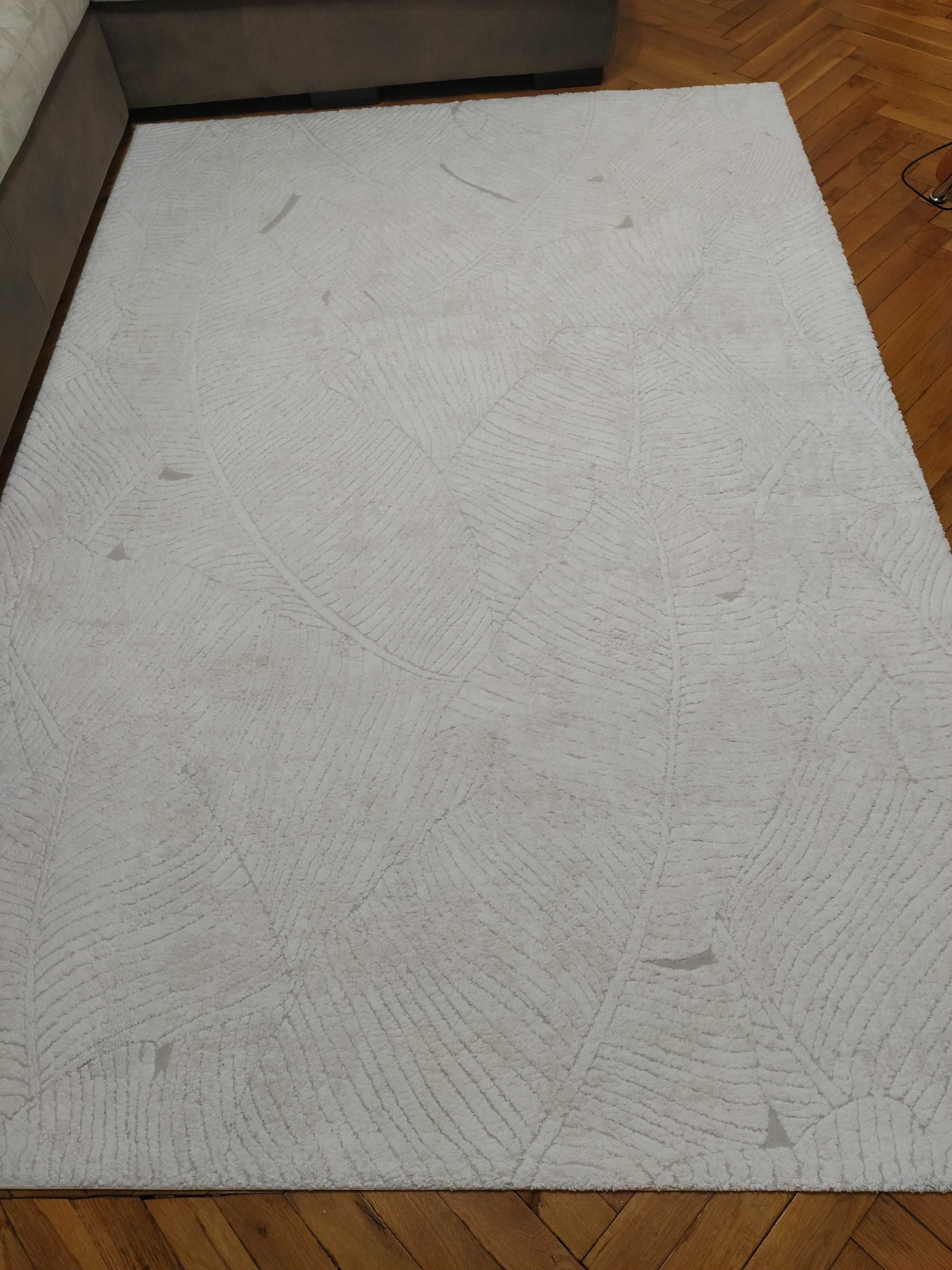 Бял релефен килим 160/230