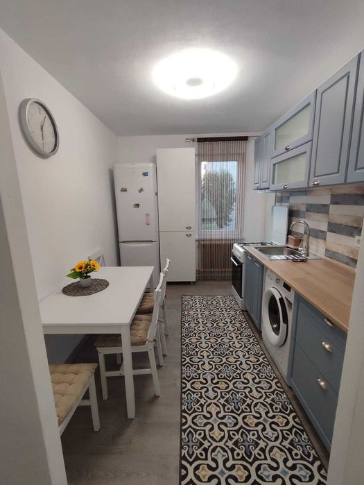 Închiriez apartament!
