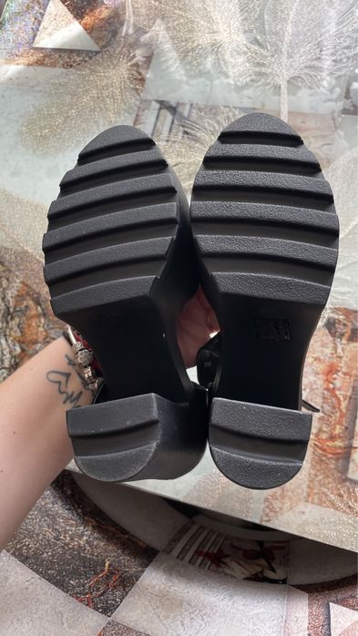 Vand pantofi toc gros