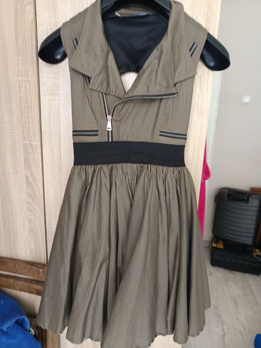 Маслено Зелена рокля