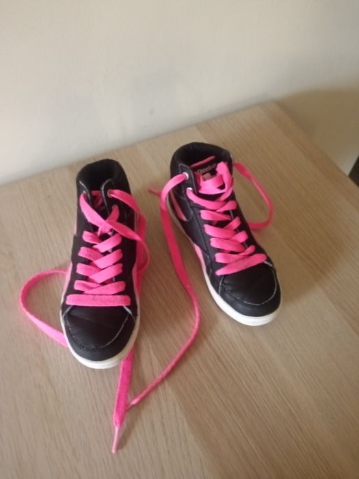 Детски обувки кецове Reebok за момиче.