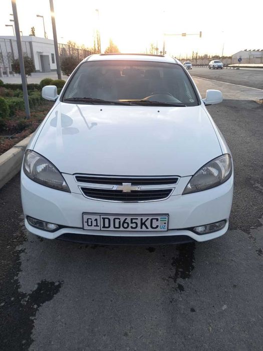 Lasetti jentra krasska toza bir qo'l moshina