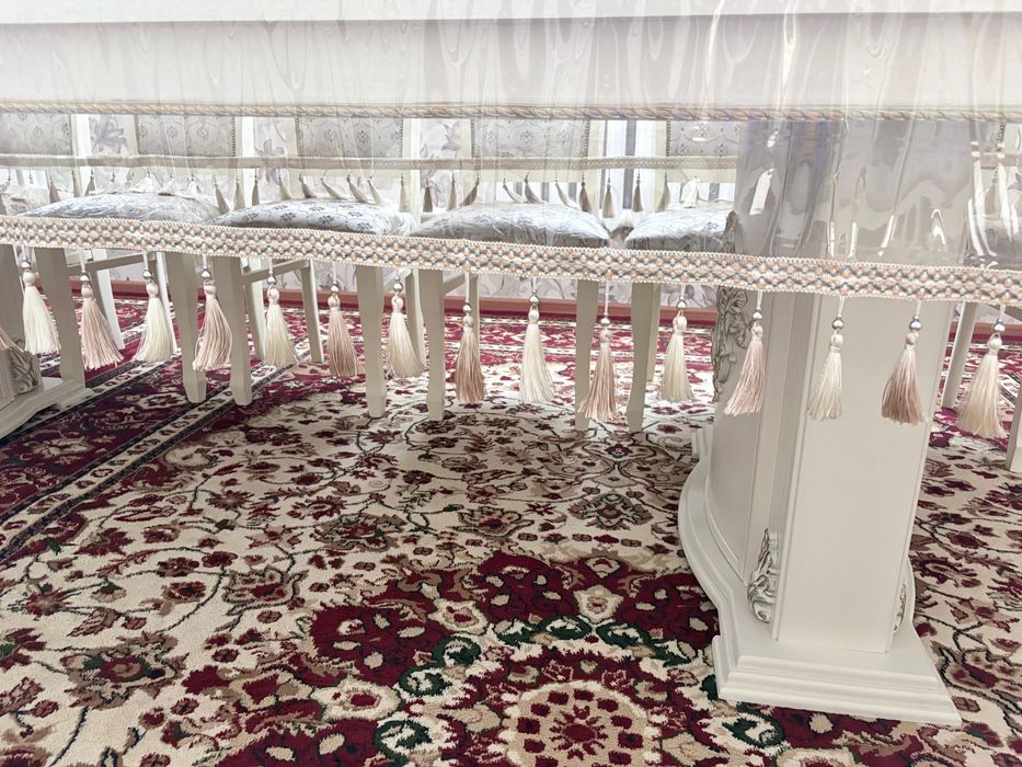 Стол стулья отличного качества почти новая