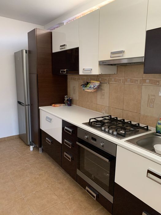 Apartament la CASĂ de închiriat, zonă de case, Rahova, str. Târgu Jiu