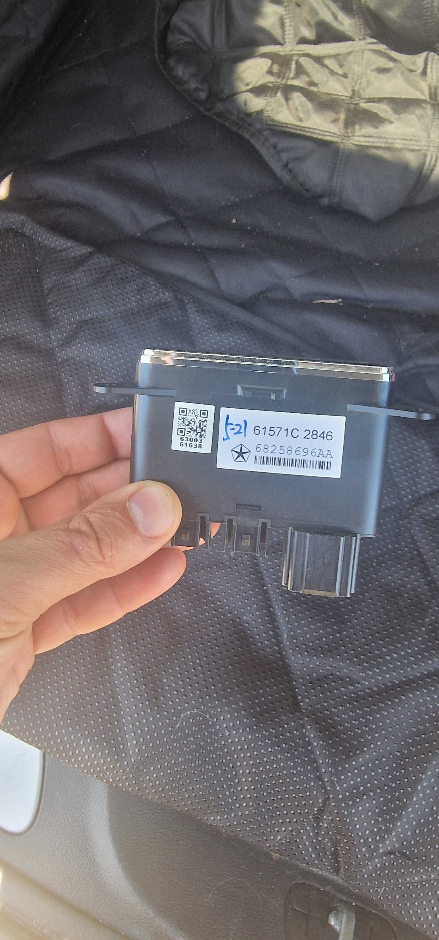 USB hub  от Jeep Grand Cherookee Summit 2017г.