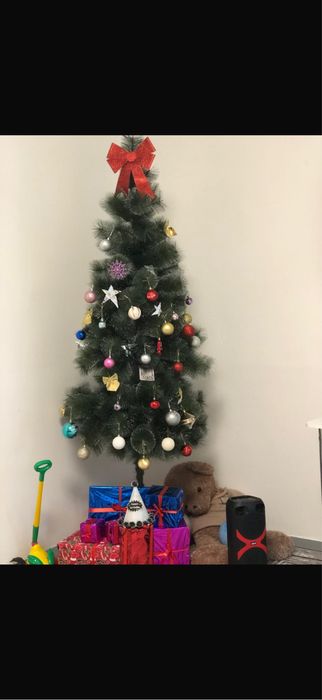 Ёлка высота 2.10 б у почти новый ойыншыктарымен 10000