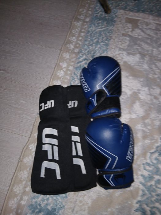 Боксерские перчатки