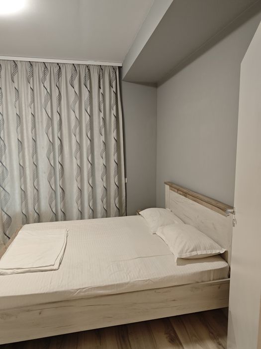 Închiriez apartament