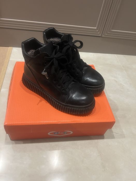 Продам ботинки зимние