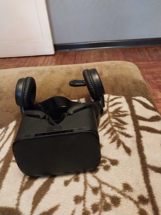 Продаю VR очки,новые за двадцать одну тысяч тенге с джойстиком