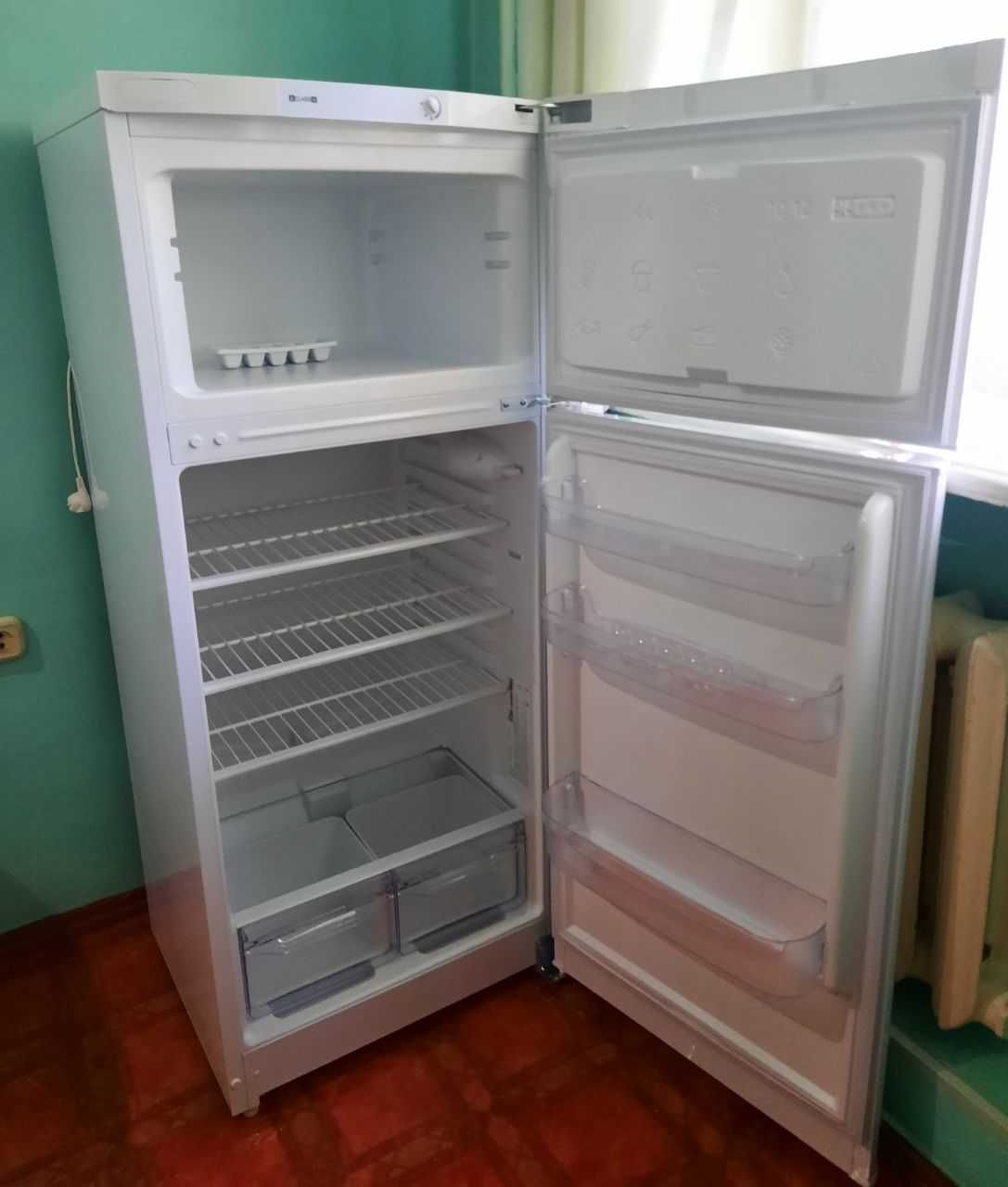 Холодильник " Indesit TIA-160 " 2-Камерный. 1 м 50 см Гарантия 3 года