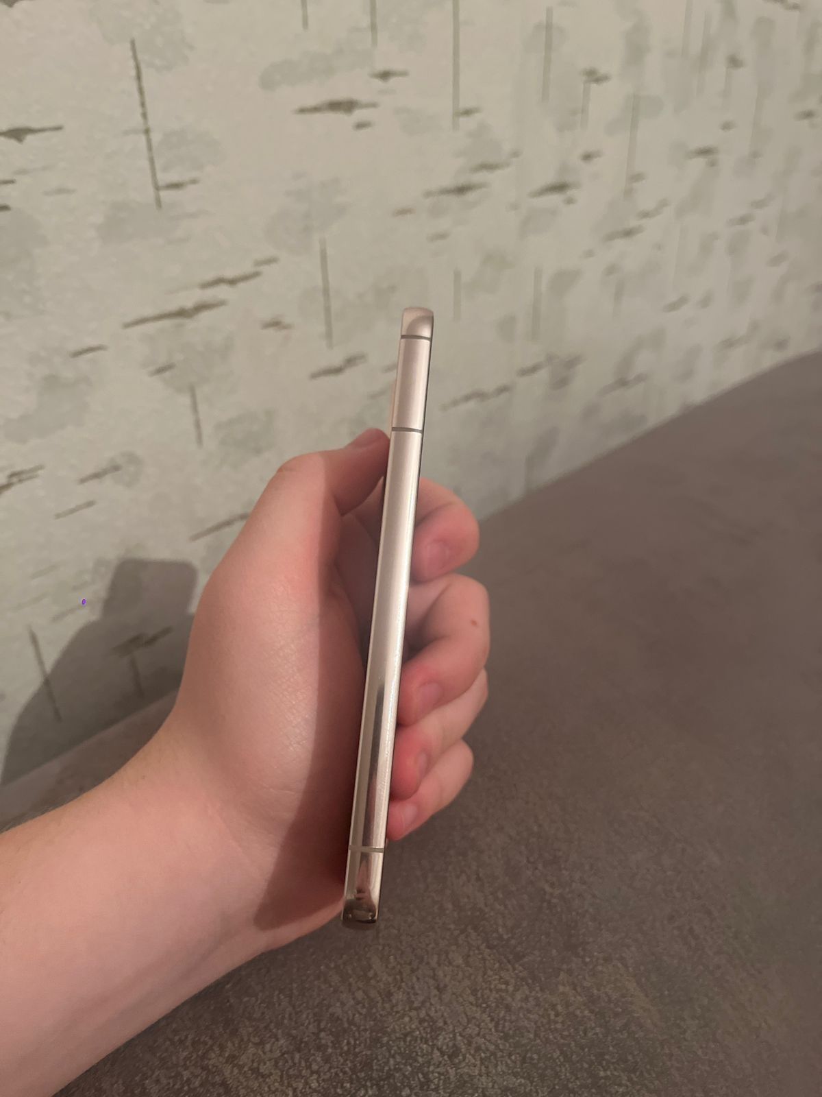 Samsung S22 в розовом цвете