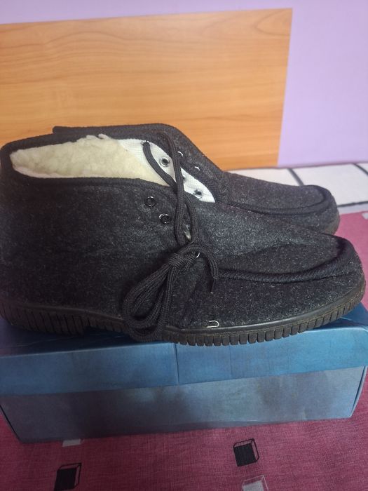 Vând Botosi cu Blanita Mărimea 46 Noi