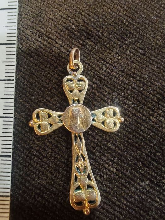 Продавам златни накети