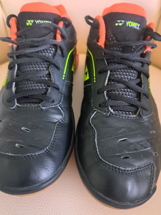 Adidași Yonex nr 43 impecabili