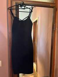 Елегантна черна рокля за повод