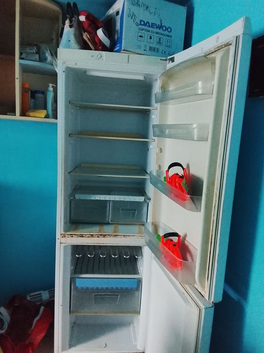 Frigider cu ladă  preț 3 sute de lei