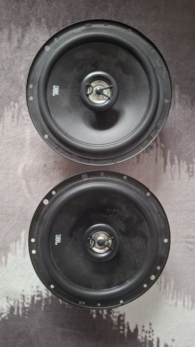 Vând set 2 boxe auto JBL noi .