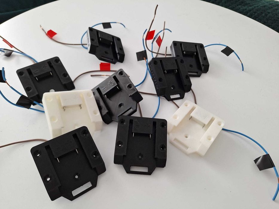 Adaptor universal pentru baterii Parkside cu 2 pini si cablu