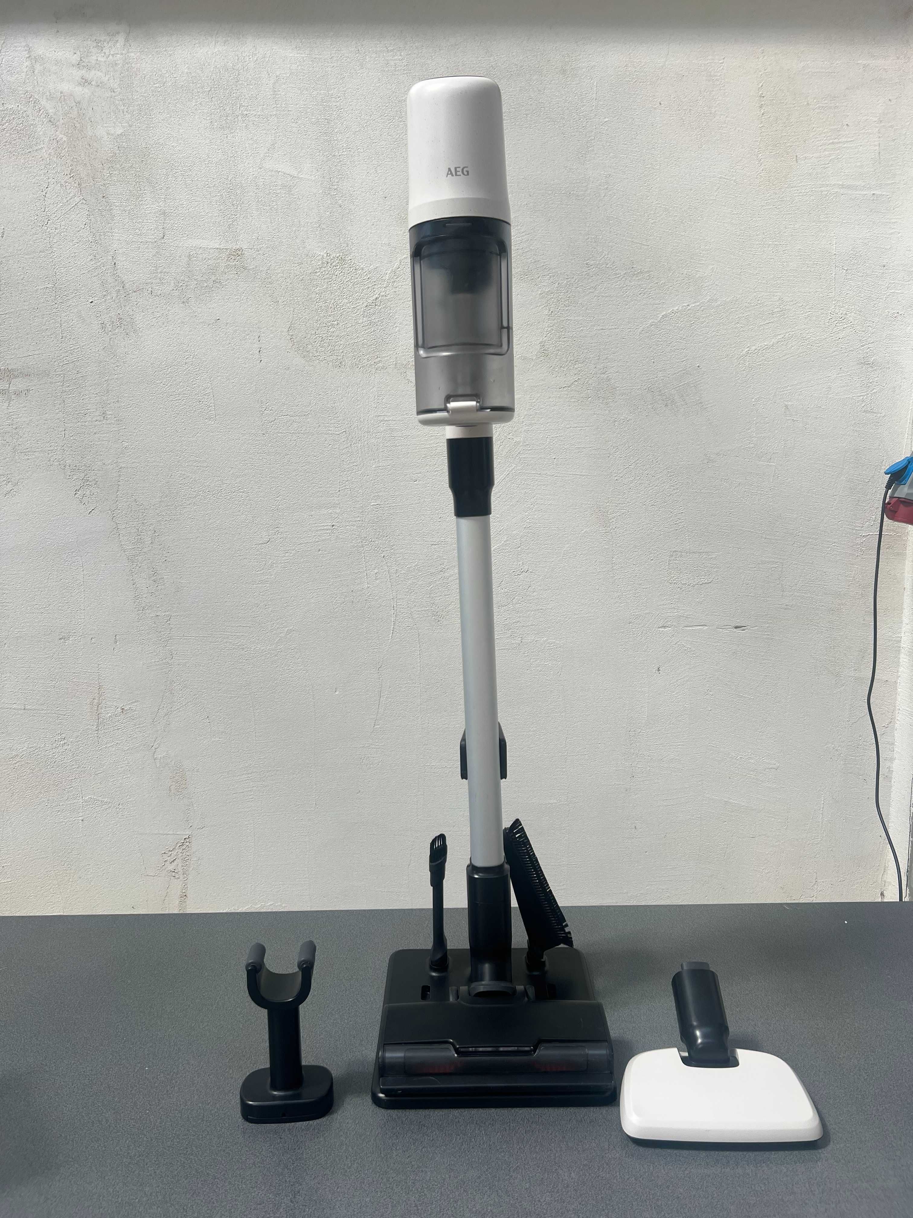 Вертикална прахосмукачка AEG Series 6000, AP61HB21SH