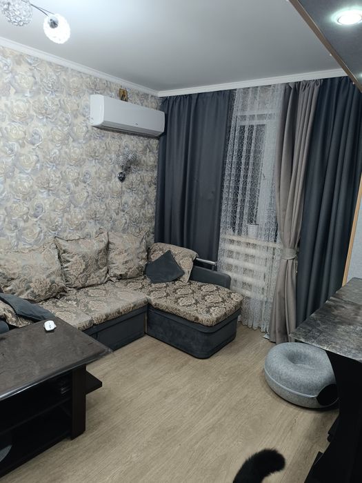 Двухкомнатная на 7 мкр, у "Экрана"