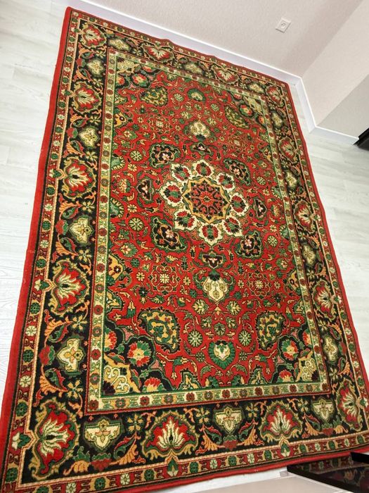 Продается ковры 1,5*2 - 2 штук, 2*3- 2 штук