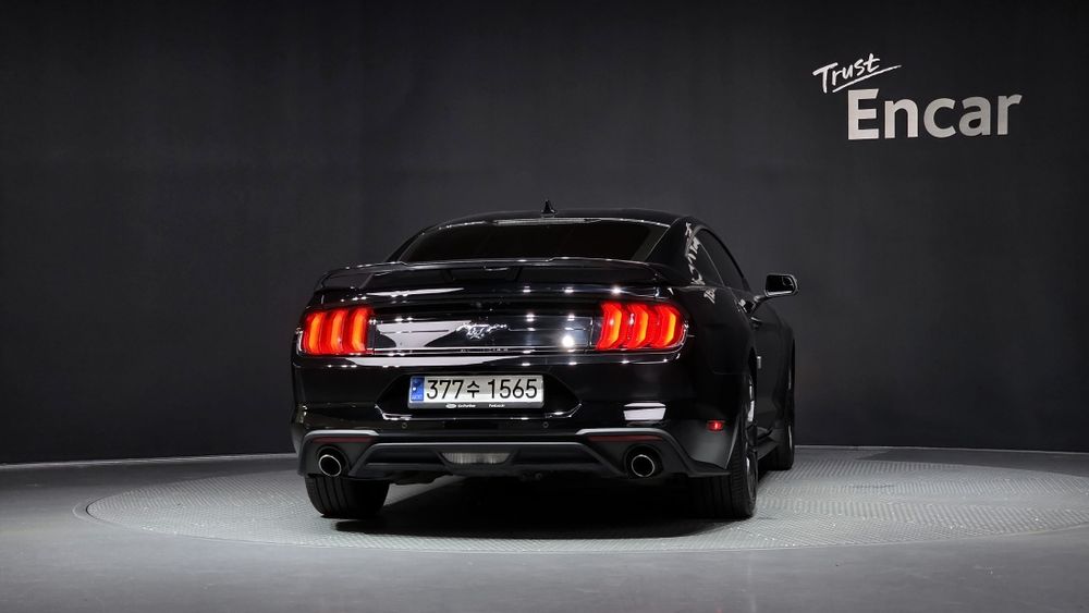 Ford Mustang Coupe