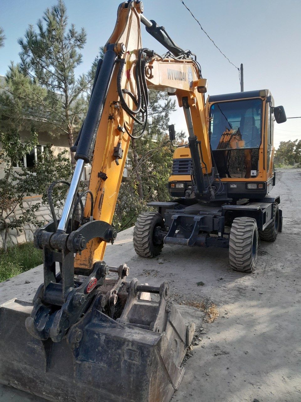 Ekskavator HYUNDAI 55I Sotiladi