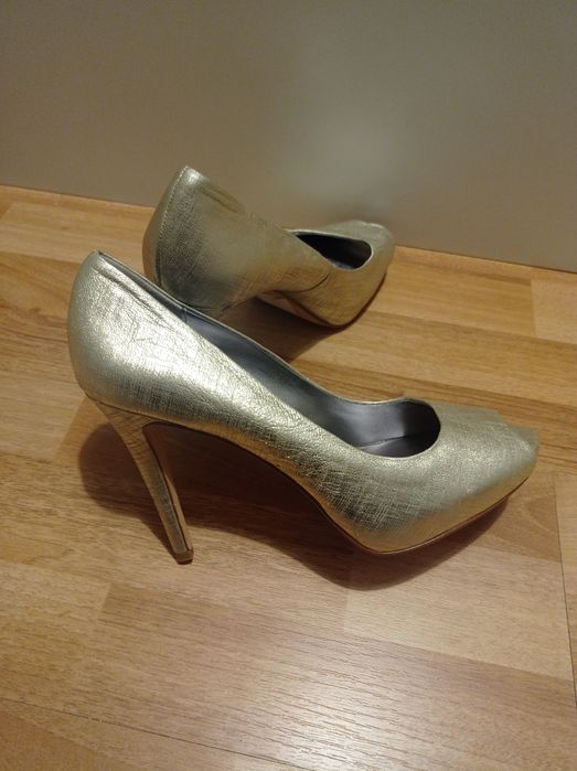 Vand pantofi deosebiti Calvin Klein, marimea 40, noi