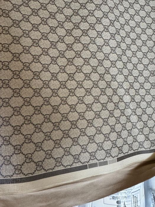 Vand material Gucci si Louis Vuitton