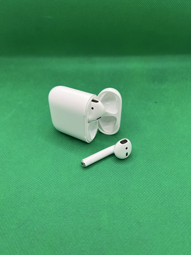Airpods 2 •Amanet Lazar Crangasi •51428