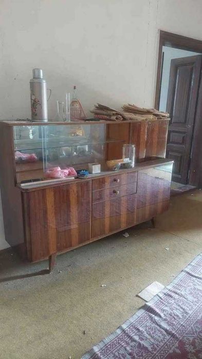 Безплатни салонен бюфет, 2 броя