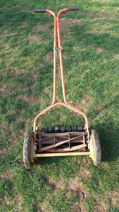 Mașina de tuns gazon