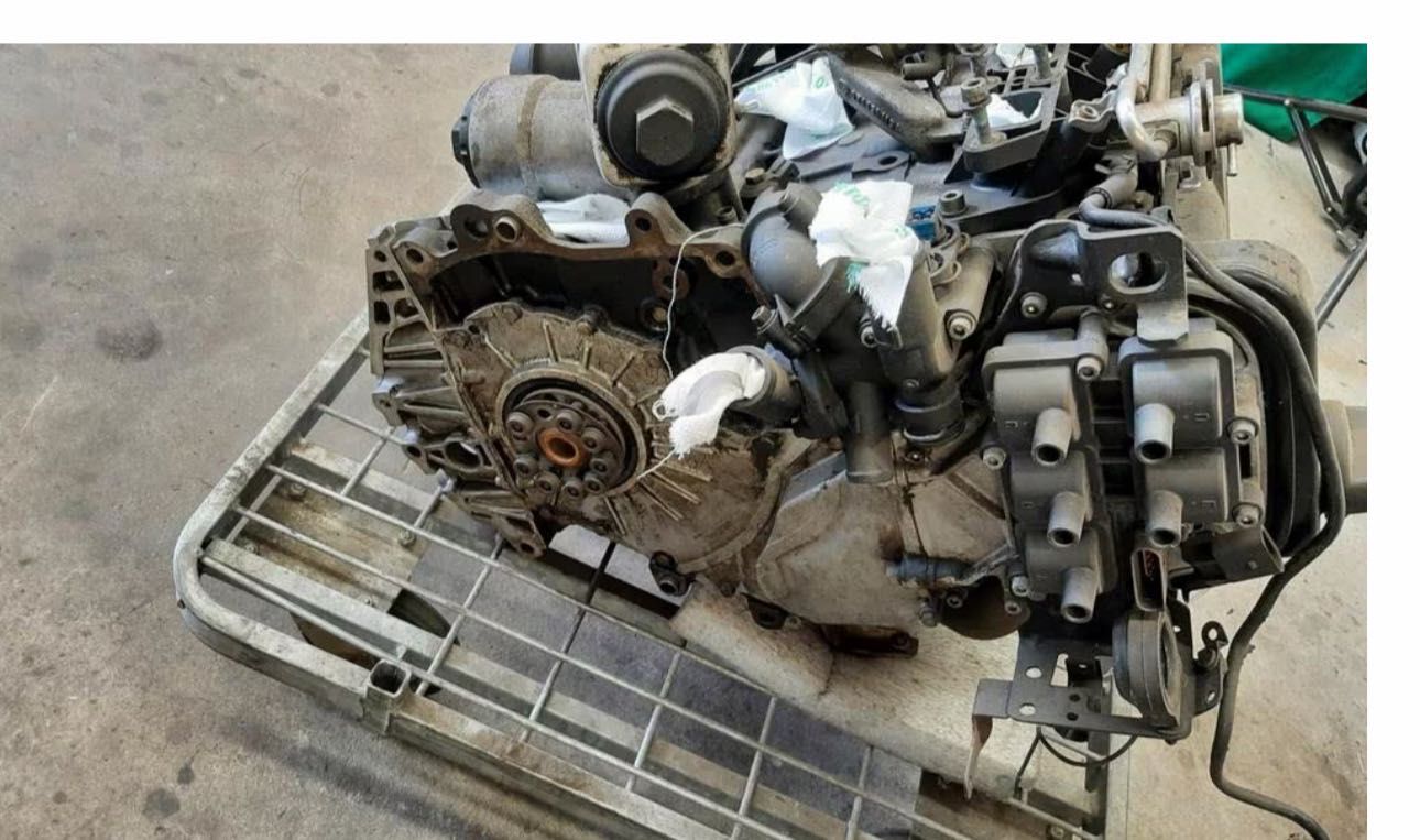 VW Golf V5 двигател 2.3