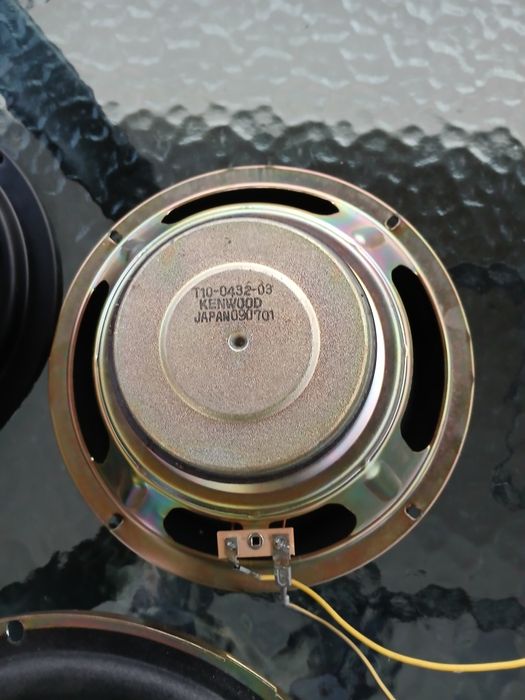 Продавам басови говорители