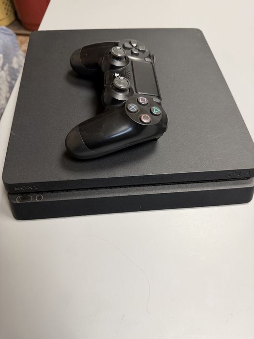 Playstation 4 slim