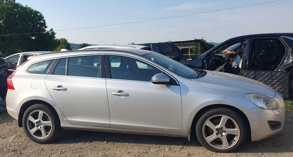 Dezmembrez Volvo V60 SE D3 Auto 2.0 d 2011