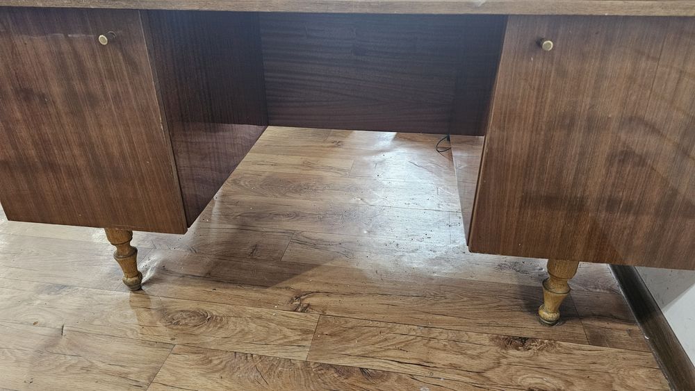 Стол письменный. Ретро. ДЕРЕВО